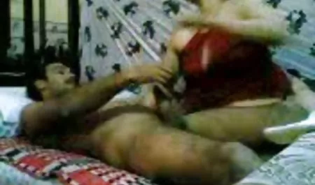 جوی تایلر از ویبراتور صورتی استفاده می عكس كس ايرانى کند