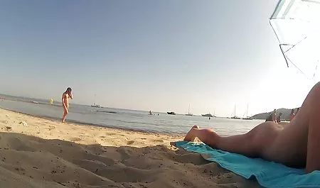بلوند نازک در عملکرد خود در صنعت پورنو عكس كس خوشكل