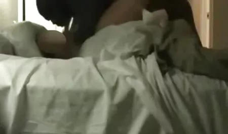 جوجه با تجربه عكس كير كس لیزا دل سیرا به صورت دستی کار می کند